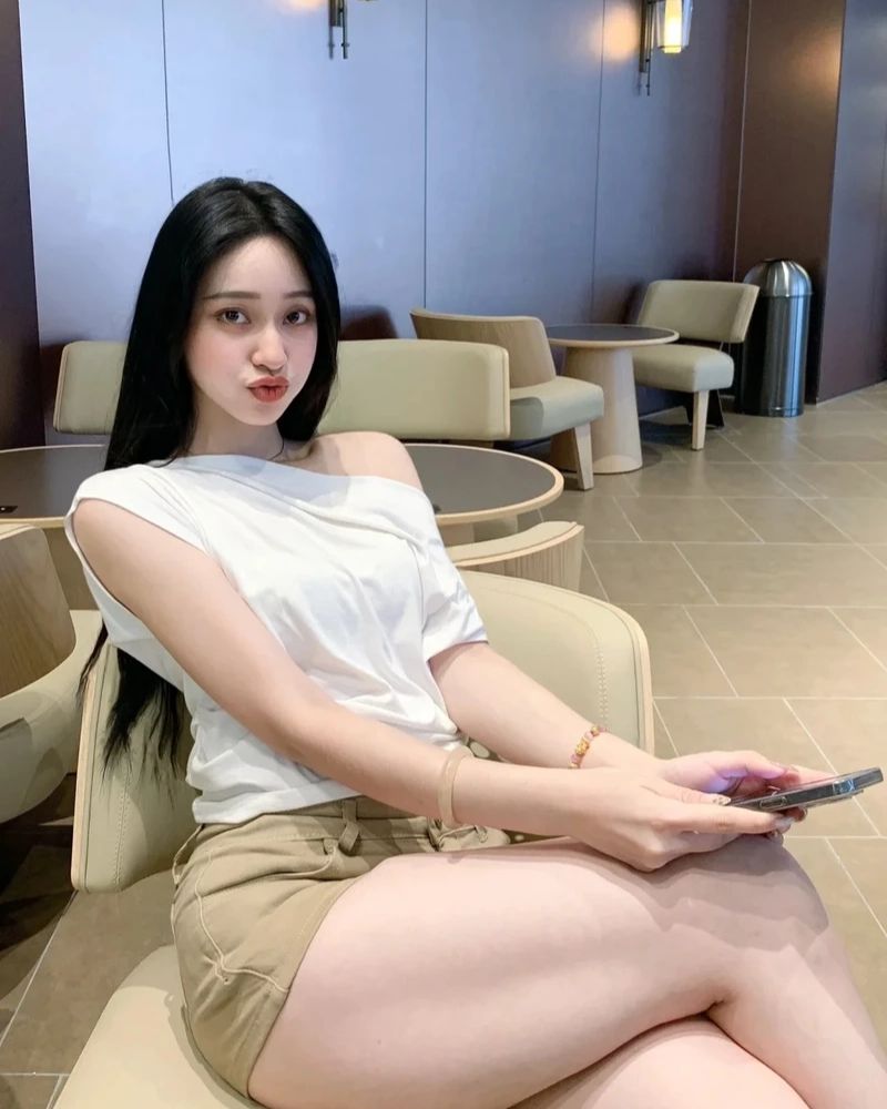 Gái xinh Douyin thư giãn